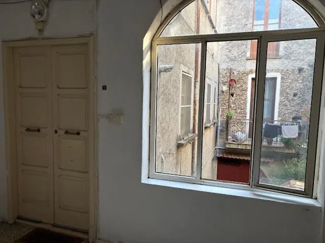 L'arco Di Corso Garibaldi 202 *